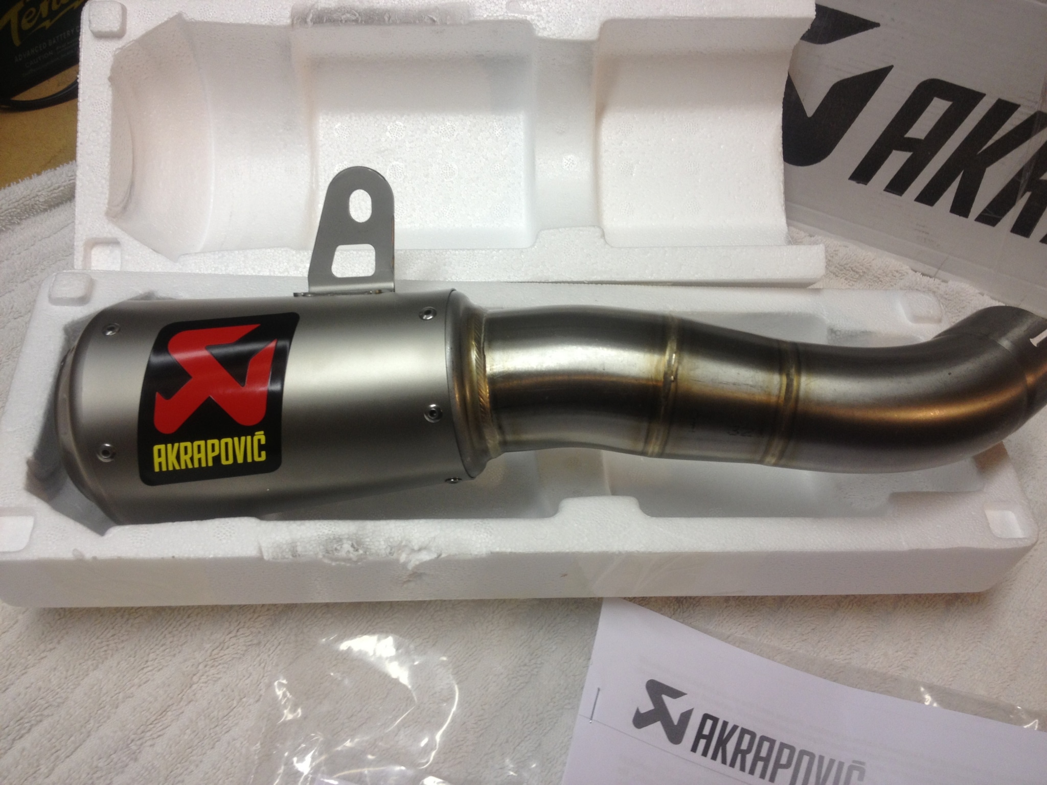 R25 akrapovic clearance
