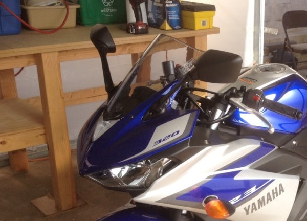 how to remove the windscreen on the Yamaha R3