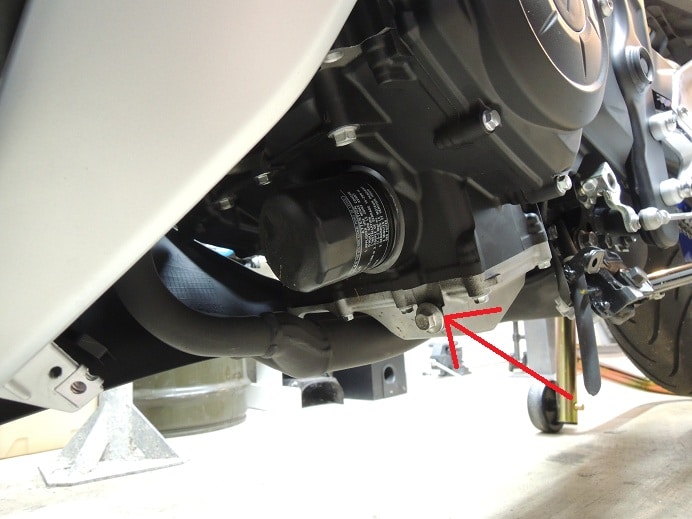 Yamaha r3 oil change hotsell